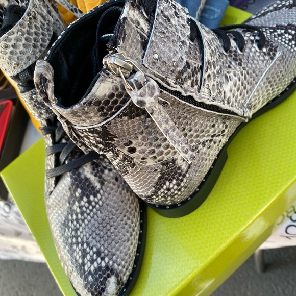 Ted Baker - Picture 3 of 8